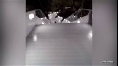 بالفيديو والصور.. لحظة سقوط متزلج من ارتفاع 4 أمتار