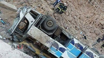 بالصور.. «رحلات قلبت بغم».. مصرع 9 طلاب بكلية الصيدلة في انقلاب أتوبيس نويبع.. فصل رأس طالب عن جسده في رحلة مدرسية لمعالم القاهرة.. والعثور على جثامين 8 شباب «متجمدين» بسانت كاثرين