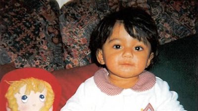 شاهد.. فتاة تمتلك آلاف الصور منذ ولادتها والسر أجدادها