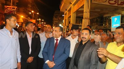 بالصور.. مدير أمن بورسعيد يشارك جماهير المصري فرحتها بالفوز على الأهلي