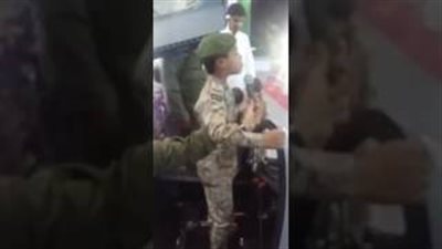 بالفيديو.. لحظة سقوط طفل مغشيا عليه أثناء إلقائه قصيدة