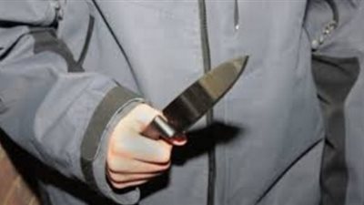 مختل عقليا يقتل أمين شرطة طعنا بالسكين في أسيوط