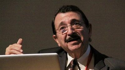 مصطفى السيد: رفضت بدء علاج السرطان بالذهب قبل إقراره من «الصحة»