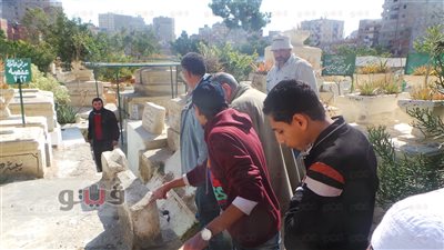 بالصور.. أهالي المندرة يشيعون جثامين ضحايا انقلاب أتوبيس نويبع
