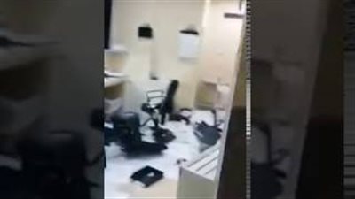 بالفيديو.. لبناني يهشم معدات مستشفى بعد وفاة شقيقه بسبب خطأ طبي