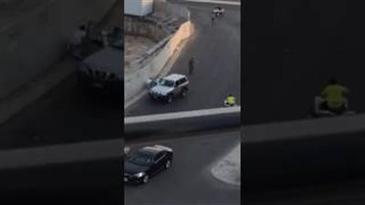 بالفيديو.. لحظة اعتداء شباب على رجل مرور بطريقة عنيفة بجدة