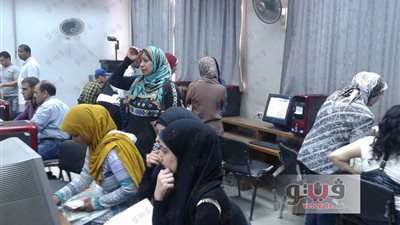 بالصور.. إقبال متوسط على معمل «حاسبات» وكثيف بـ«آداب» عين شمس