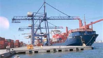 ميناء بورسعيد يستقبل أكثر من 80 ألف طن من القمح على 3 سفن