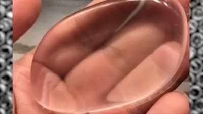 بالفيديو.. موزعة مكياج جديدة قابلة للتنظيف الدوري