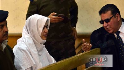 زوج متهمة الرشوة الجنسية بمجلس الدولة في المحكمة: «حسبي الله فيكي»