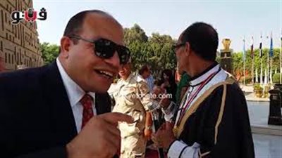 بالفيديو.. شبيها السيسي والسادات يوجهان رسالة للشعب بذكرى نصر أكتوبر