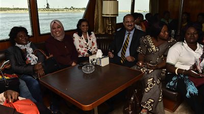 بالصور.. قناة السويس تستقبل وفد الإعلاميات الأفريقيات