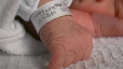 جدل حول مقترح عدم تسجيل المواليد الجدد من القاصرات.. «عمار علي»: يحرم الطفل من حقوقه.. «الخولي»: تطبيقه مستحيل لأنه يتسبب في تزييف التعداد السكاني.. و«حماد»: خلل يفتح الب