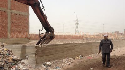 بالصور.. إزالة 34 حالة تعد على الأراضي الزراعية بشبرا الخيمة