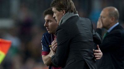 فيلانوفا يقنع ميسي بالبقاء في برشلونة