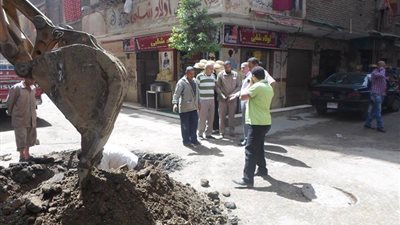 بالصور.. إصلاح هبوط مفاجئ بشارع أبو الفضل في الزاوية الحمراء