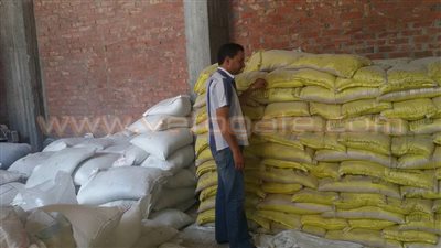 ضبط أحد «محتكري الأرز» في حملة تموينية ببني سويف