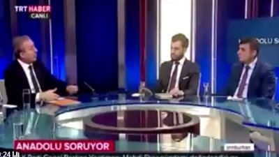 بالفيديو.. لحظة إغماء إعلامي تركي على الهواء