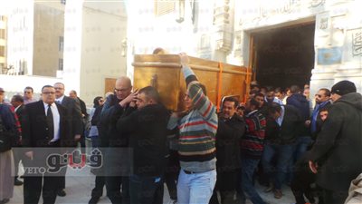 مدير أمن الإسكندرية وقيادات الجامعة يشيعون جنازة أحد ضحايا أتوبيس صيدلة