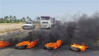 أهالي قريتين بدمنهور يقطعون طريق دسوق بسبب انقطاع المياه