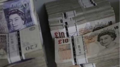 الإسترليني يقترب من أدنى مستوى في 8 أسابيع