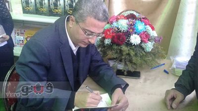 بالصور.. حفل توقيع «فرصة واحدة للموت» في معرض القاهرة للكتاب