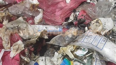 بالصور.. إلقاء النفايات والمخلفات الطبية على جانبي الترع بالحسينية