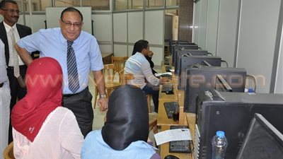 50 طالبا يسجلون رغباتهم بتنسيق المعمل المركزي في جامعة حلوان