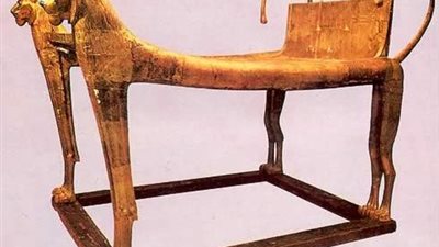 تفاصيل نقل وترميم العجلة العربية وسرير عنخ آمون للمتحف الكبير