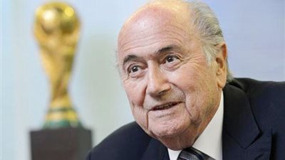 «بلاتر» يثير الجدل بسبب تصريحاته عن التلاعب بقرعة المسابقات