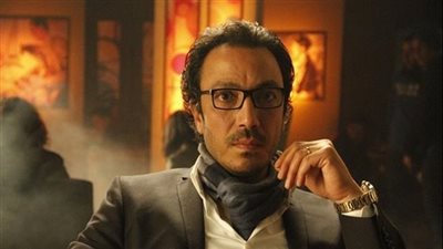 طارق لطفي يكشف تفاصيل خروج مسلسله «بين عالمين» من السباق الرمضاني