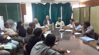 وكيل «تعليم الوادي» يناقش توزيع المعلمين من مسابقة 30 ألف معلم