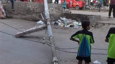 إصابة شاب بعد سقوط عمود كهرباء عليه بالقليوبية