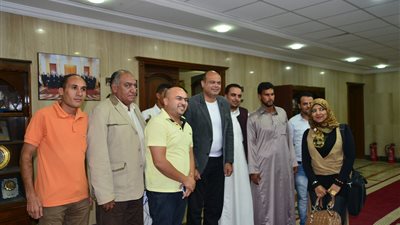 بالصور.. محافظ مطروح يلتقي ممثلي الشباب قبل لقائهم بالسيسي