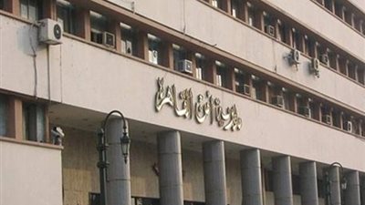 مصدر أمني: تظاهرات طلاب التحويلات يعيق حركة المرور بالقصر العيني