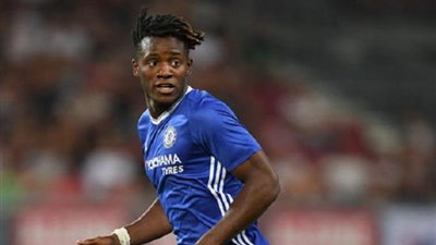 باتشواي يقود هجوم تشيلسي أمام واتفورد بالدوري الإنجليزي