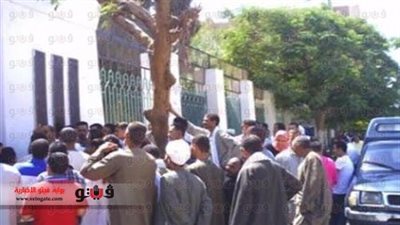 تجمهر أهالي بنى عبيد أمام مكتب البريد بسبب انقطاع الكهرباء