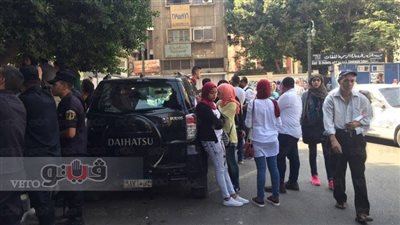 بالصور.. تظاهر طلاب الدبلومات أمام «التعليم العالي»