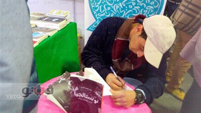 بالفيديو والصور.. توقيع «نوستالجيا» لأحمد شعبان في معرض الكتاب