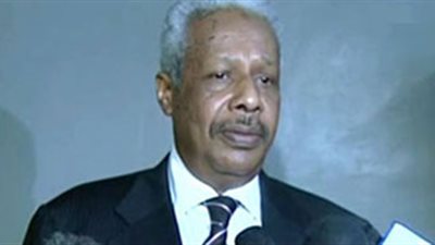 وزير المالية السوداني يصل مطار القاهرة