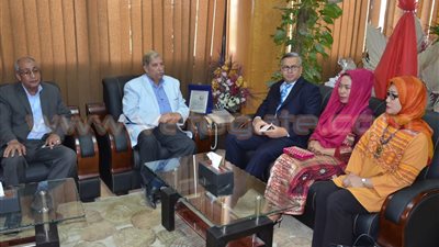 محافظ الإسماعيلية يستقبل سفير أندونيسيا بالقاهرة