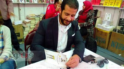 بالفيديو.. توقيع «الشغل وسنينه» لفهمي مصطفى في معرض الكتاب
