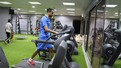 بالصور.. كهربا يؤدي التدريبات في الجيم عقب مران الفريق