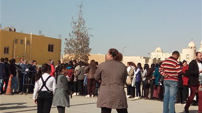 بالصور.. توافد الأقباط على دير «بياض» لاستقبال البابا ببني سويف