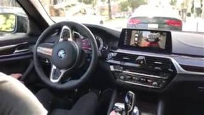 بالفيديو.. «BMW» تنتج سيارة تعمل بنظام الركن الذاتي