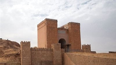 «داعش» يزيل بوابة نينوى الآشورية بالموصل