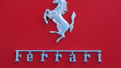 فيراري تشارك بمعرض جنيف الدولي بسيارتها 812 Superfast