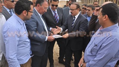 بالصور.. وزير الاتصالات يتفقد المنطقة التكنولوجية بأسيوط الجديدة