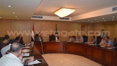 محافظ الفيوم يعقد اجتماعا موسعا لعدد من القطاعات لحل مشكلاتها