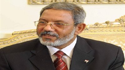 وزير الزراعة الأسبق: السماح بدخول قمح مصاب بالإرجوت «كارثة»